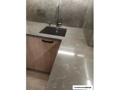 Столешница кухонная из кварцевого камня 