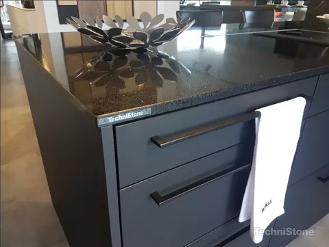 Technistone 34starlightblack10 — кварцевый агломерат