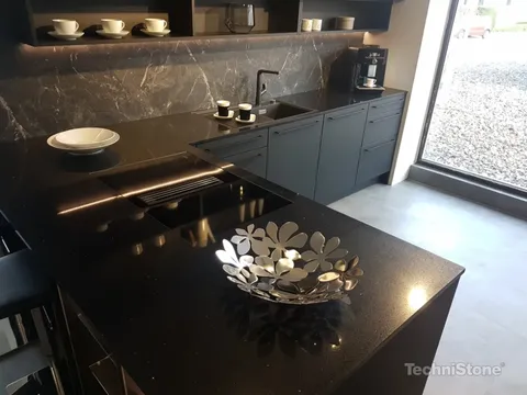 Technistone 34starlightblack11 — кварцевый агломерат